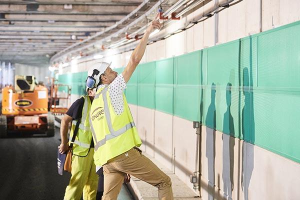 employés construction metro