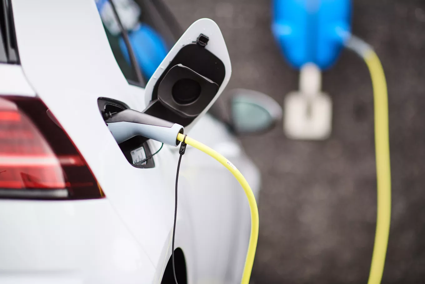 voiture électrique en charge