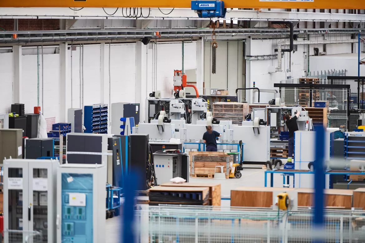 EQUANS_Installations-techniques_Services-industriels_Ateliers-panneaux-electriques