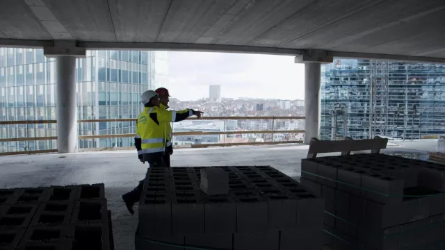 employés equans bâtiment